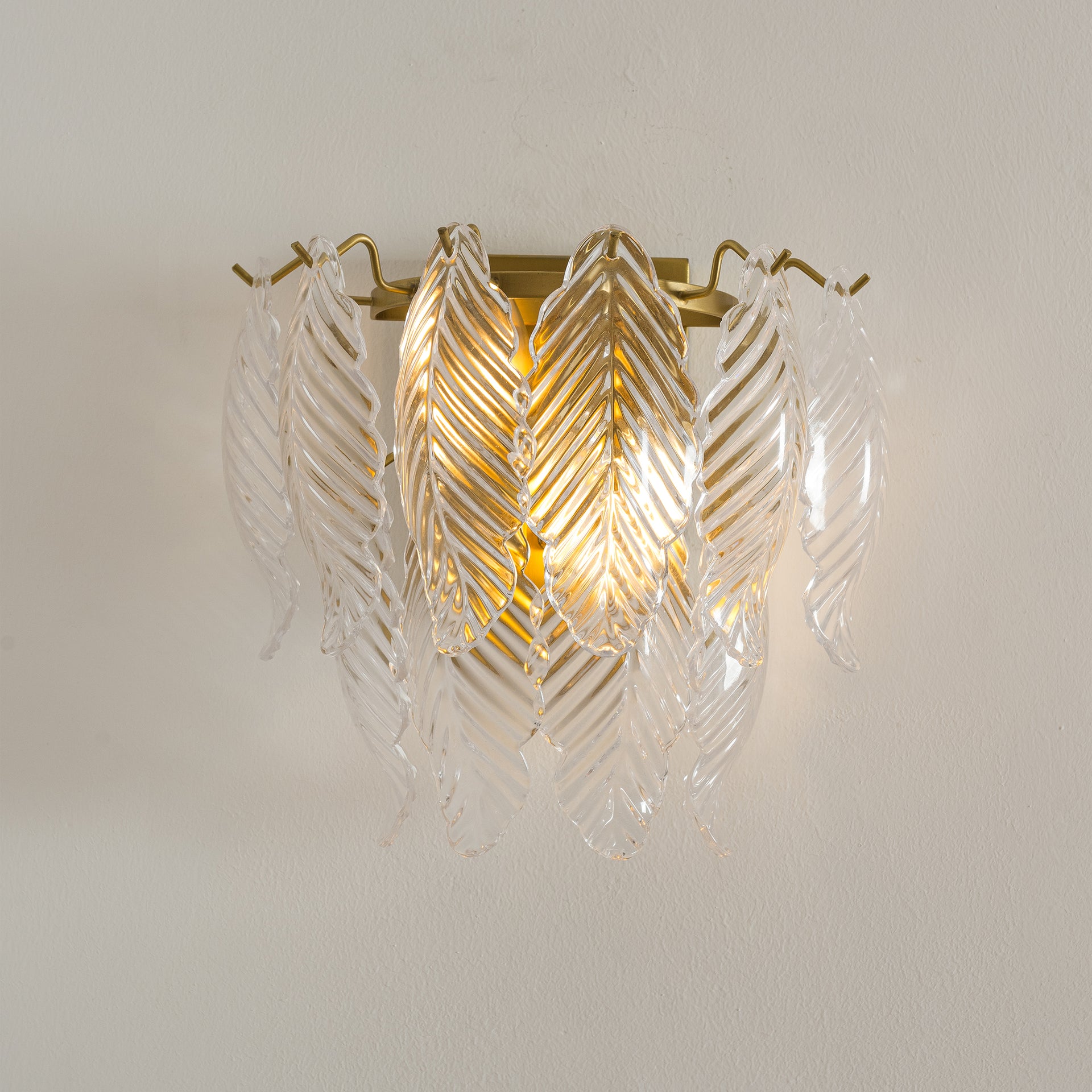 ARIA ANTIQUE BRASS WALL LAMP