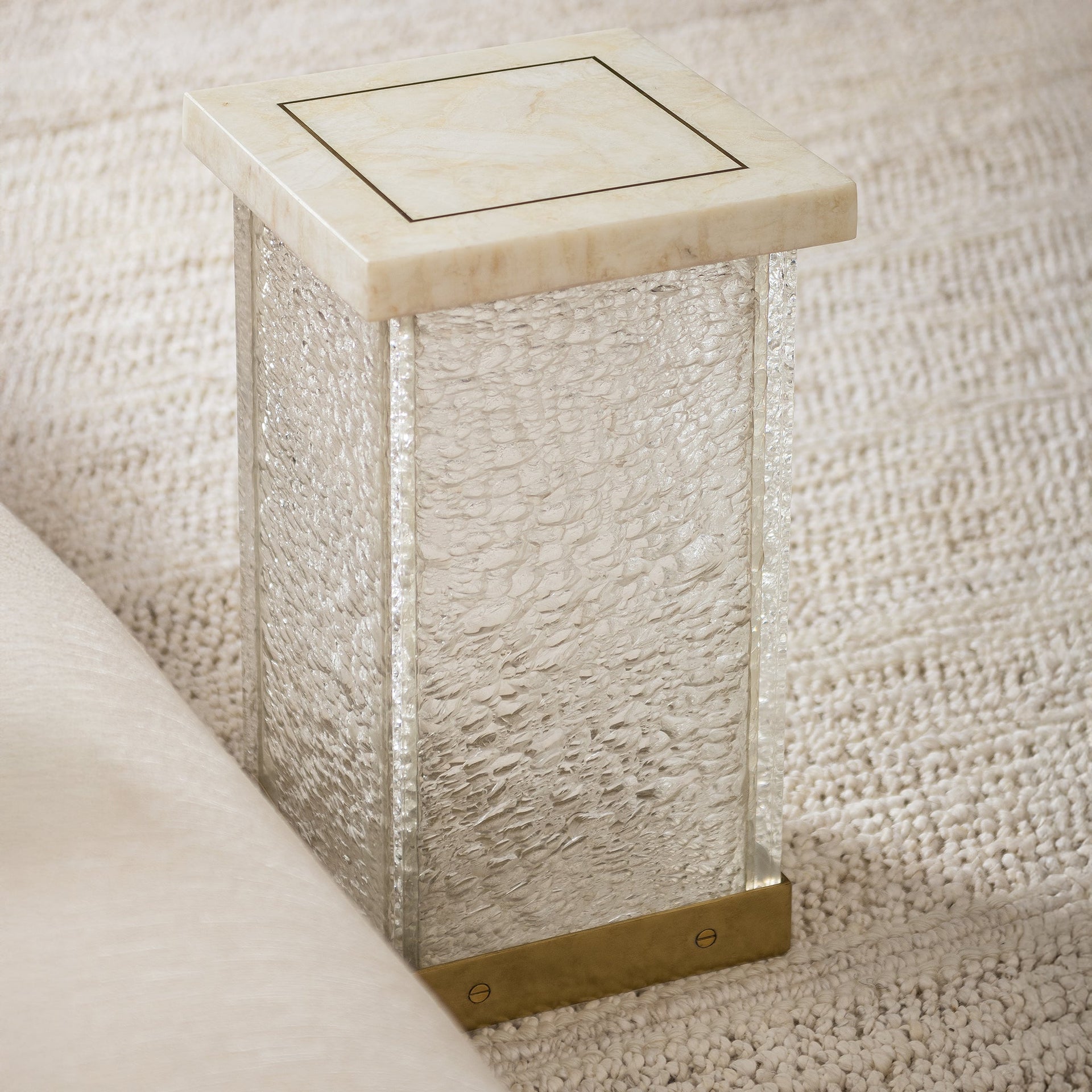 REGINA CRYSTAL STONE SPOT TABLE