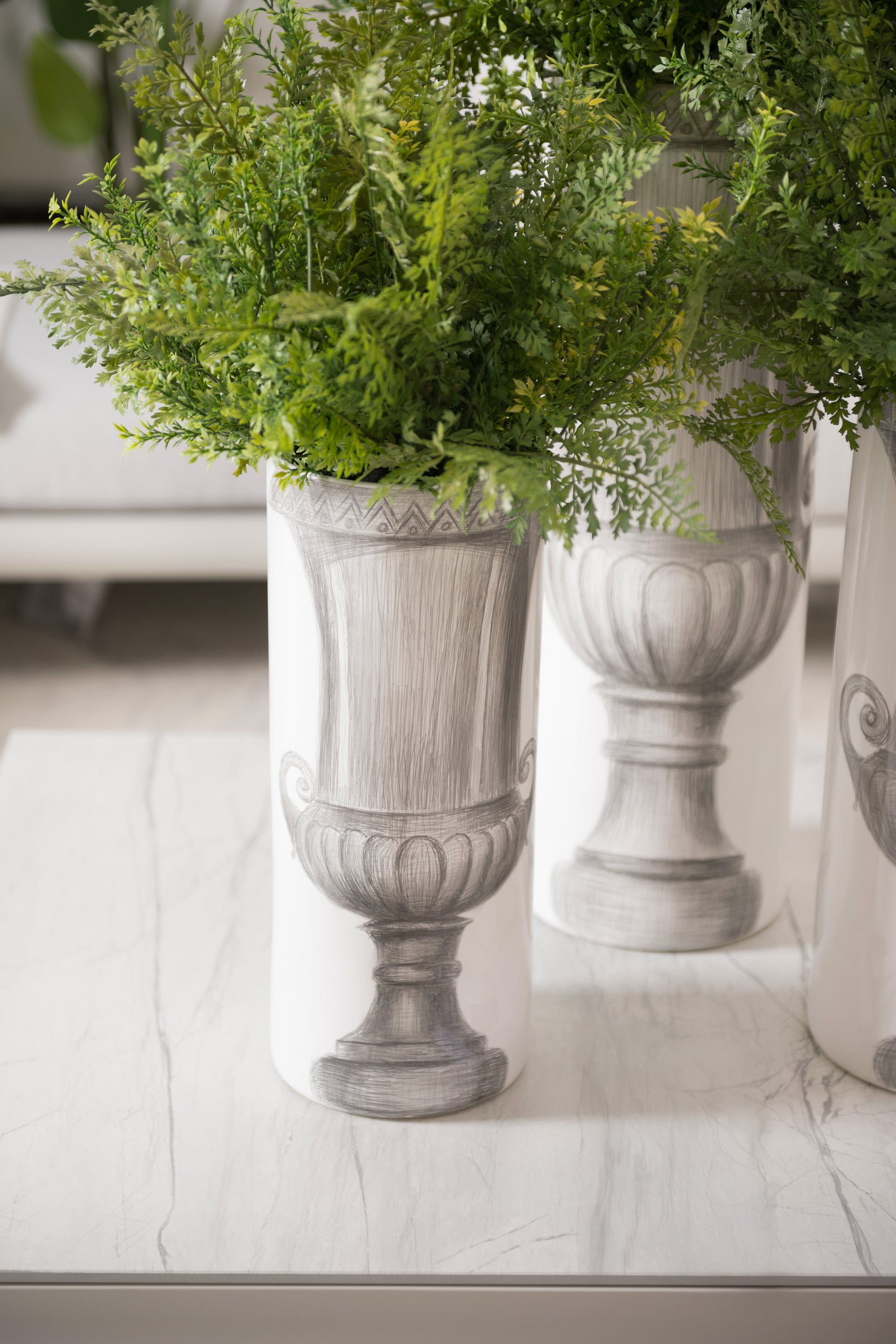 ARTA SUPREMA MEDIUM PORCELAIN VASE