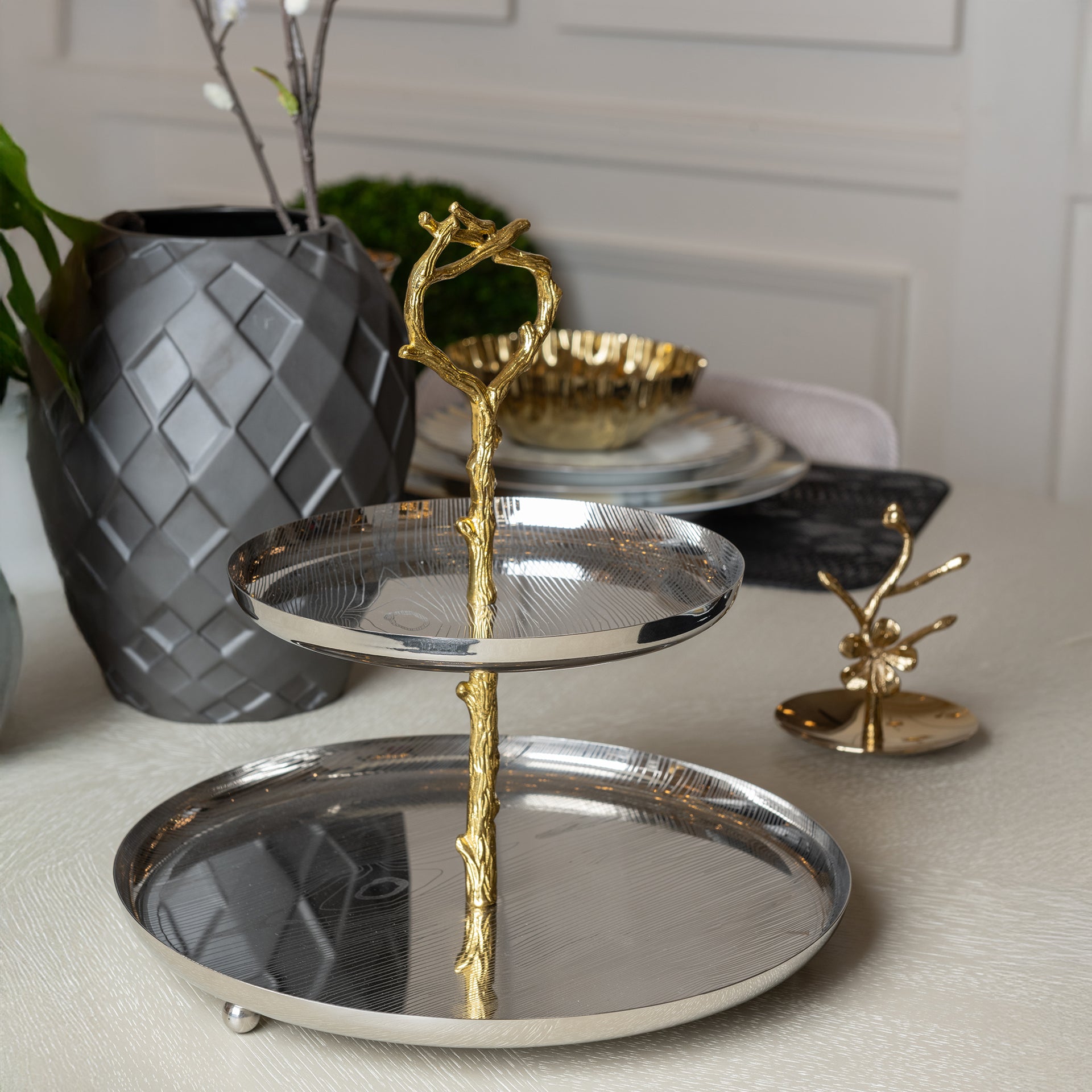 2-TIER STAND WITH WOOD-ETCHED HANDLE