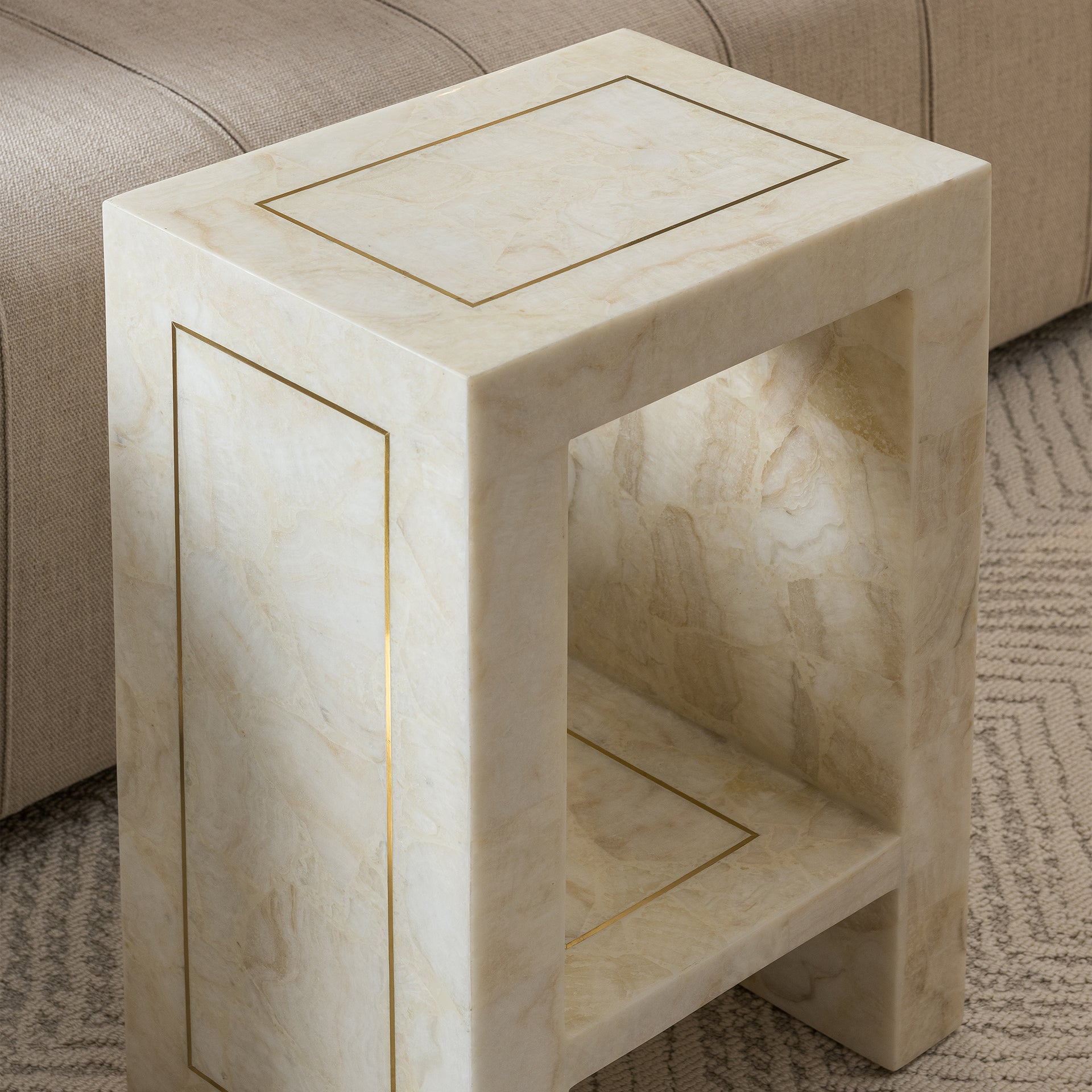 CLARA CRYSTAL STONE SPOT TABLE