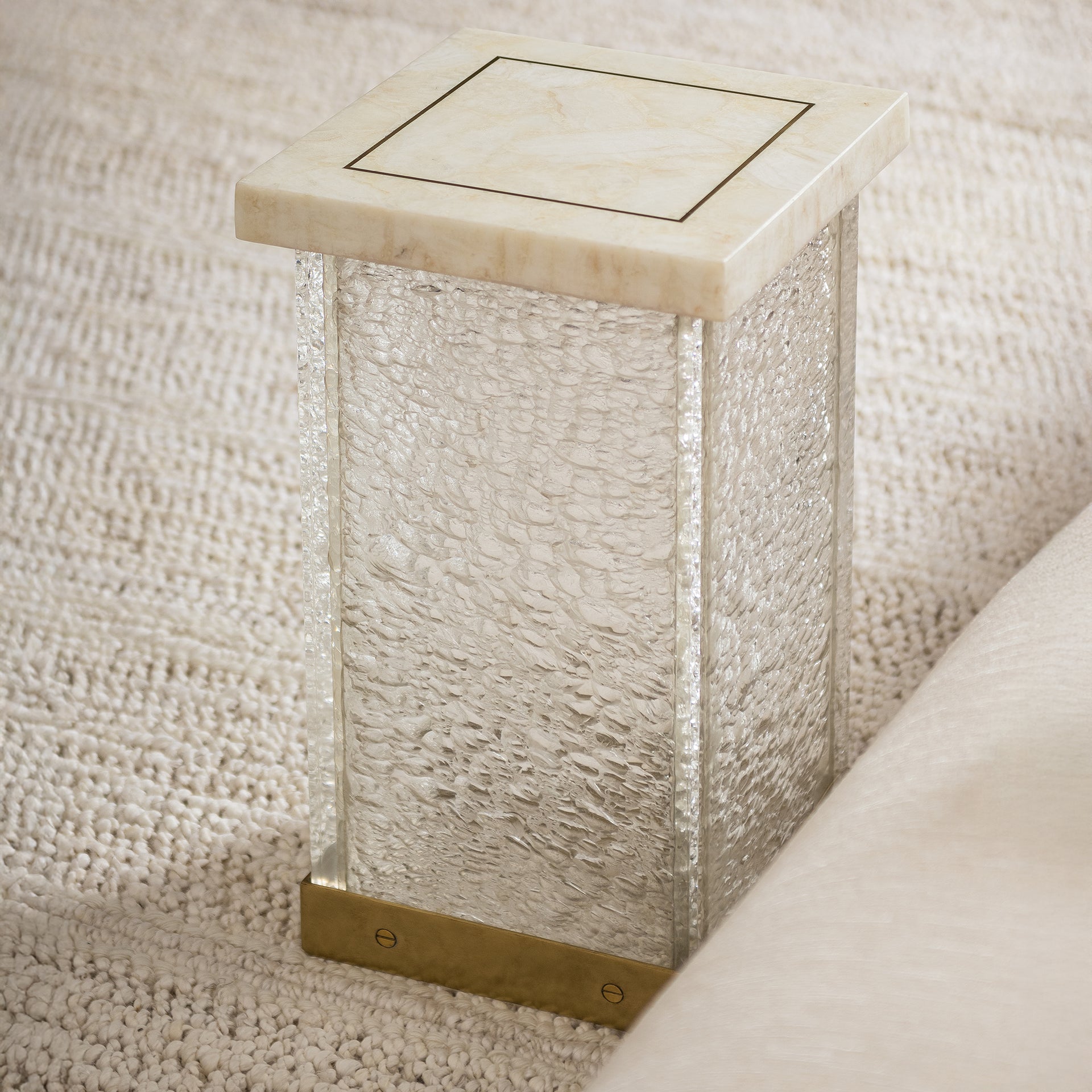 REGINA CRYSTAL STONE SPOT TABLE