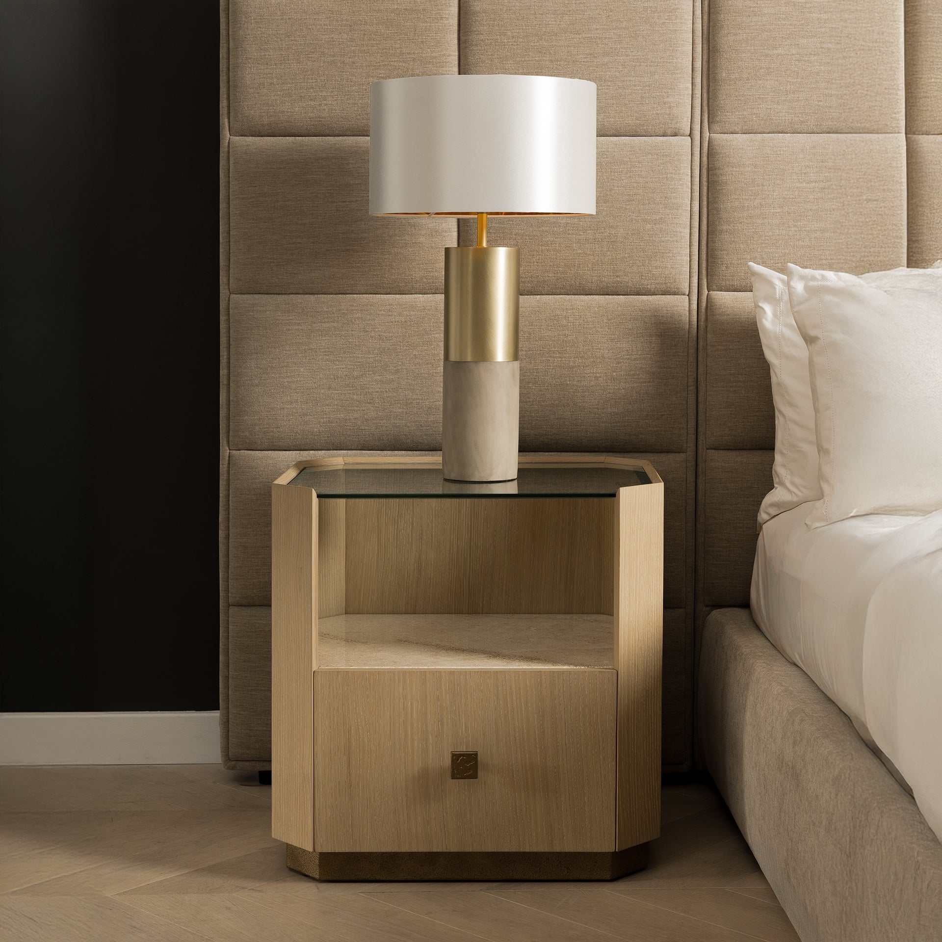 CARLTON 50 HAMPTON OAK SINGLE DRAWER NIGHTSTAND