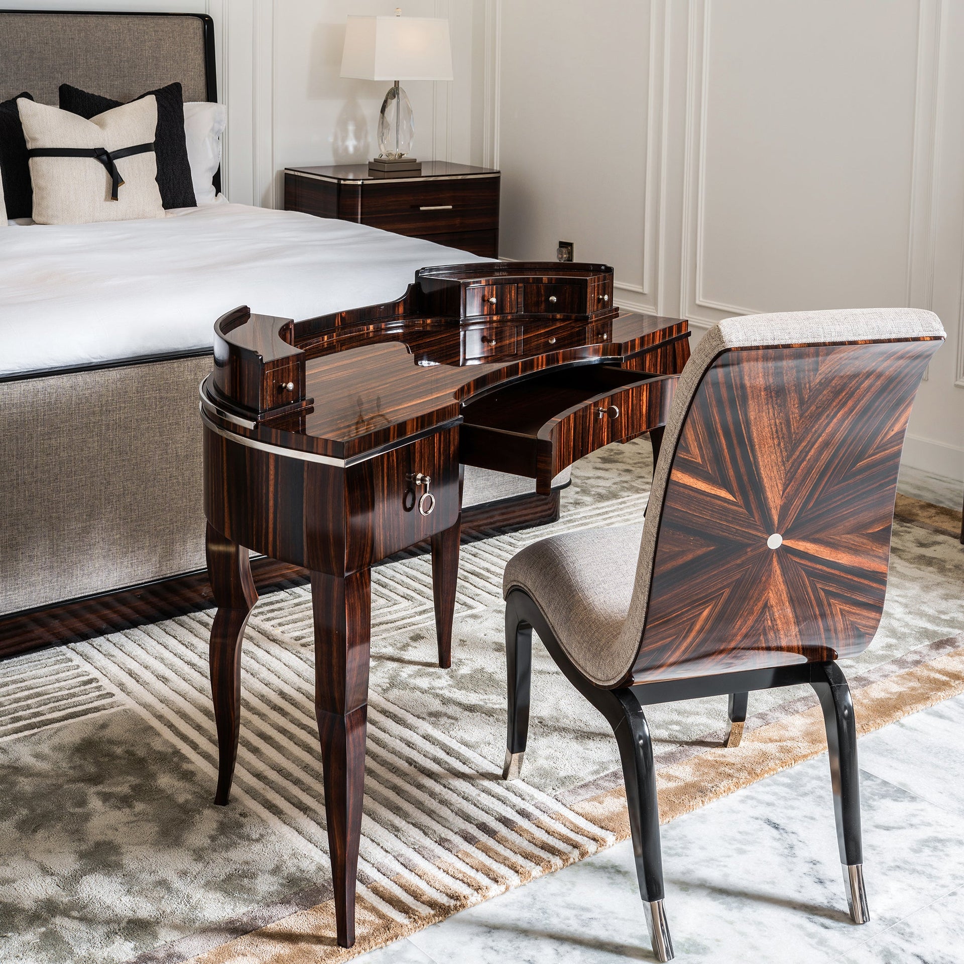 CARLTON HOUSE DRESSING TABLE